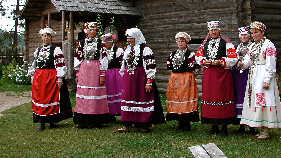Costume populare estoniene. Sursa foto: balticreports.com