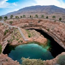 Tourist_attraction_of_Oman_The-natural_swimming_pool_1-600×600