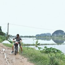 Cu motocicleta in Ninh Binh