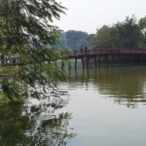 Podul peste lac