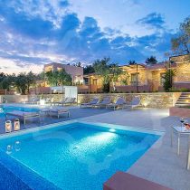  Aventura Village1