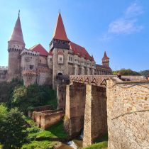 castelul corvinilor intrare