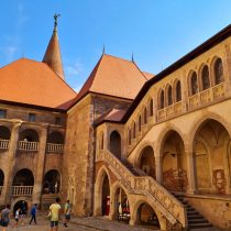 vedere interior castelul corvinilor